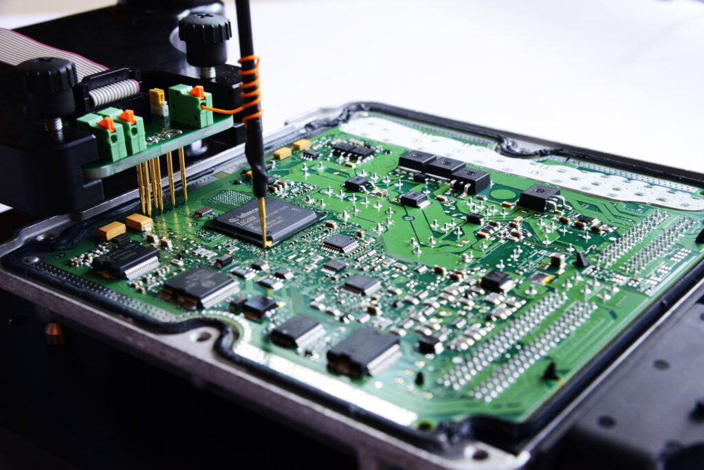 STEROWNIKI SILNIKA ECU